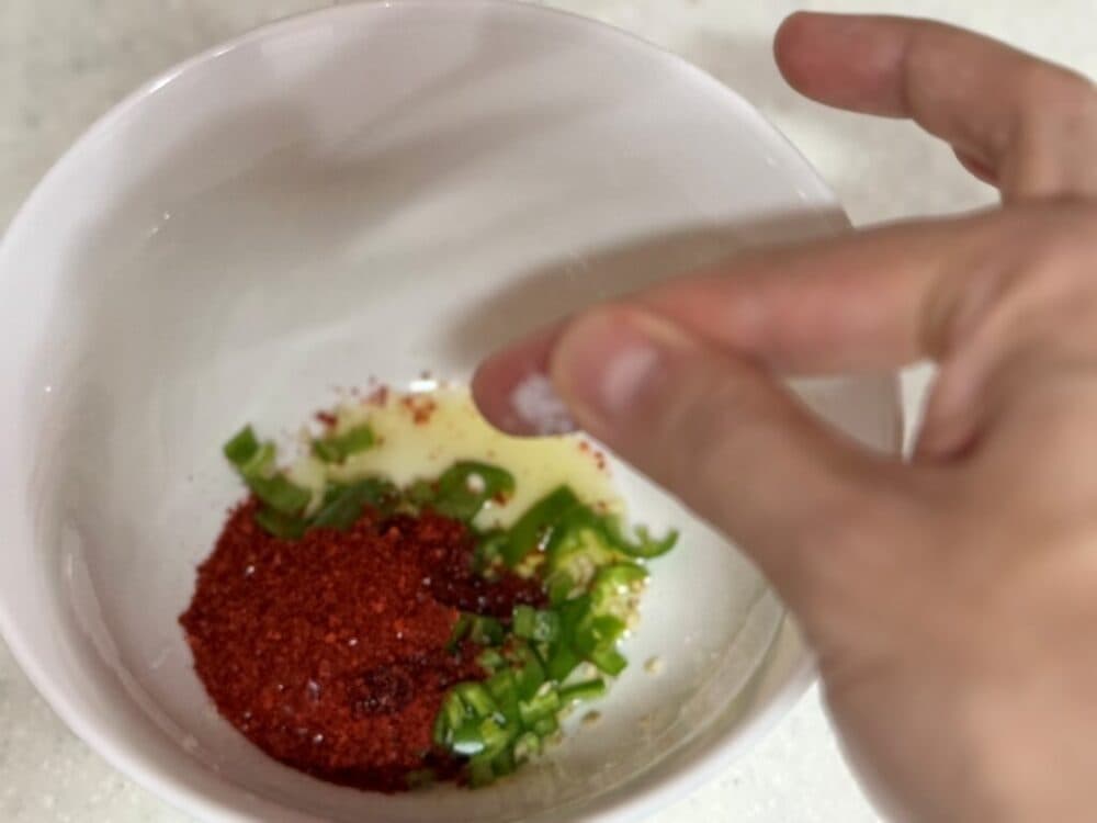 Chili pepper and Korean red pepper flake seasoning base for spicy Chapagetti.